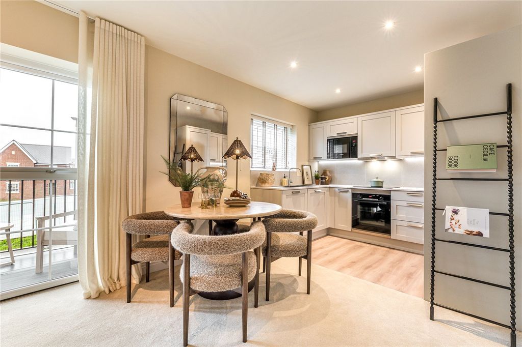 Property photo 1 of 11 Kitchen/Dining