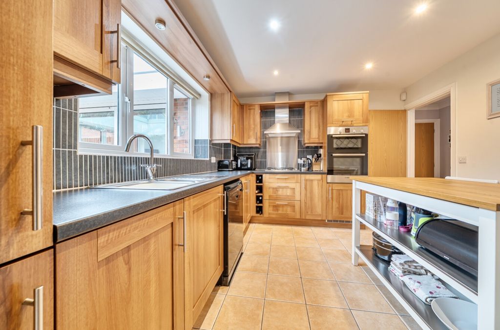 Property photo 3 of 28 1365202-13-68E9c376B8F67