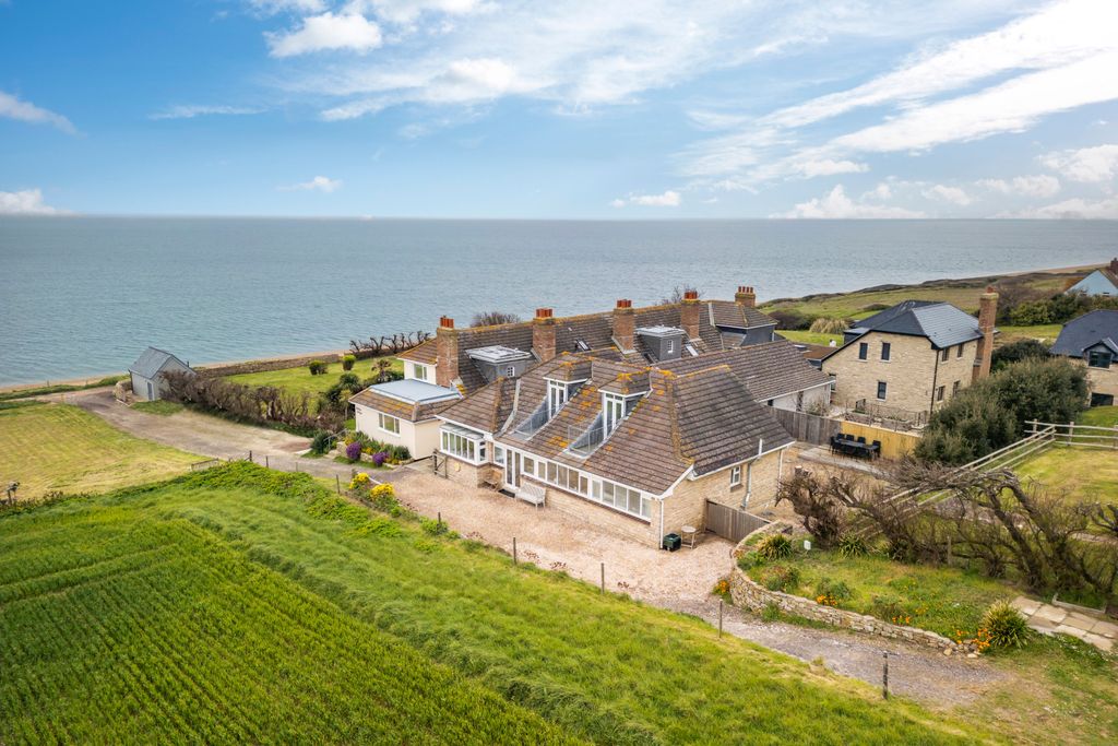Property photo 1 of 17 Chesil Watch