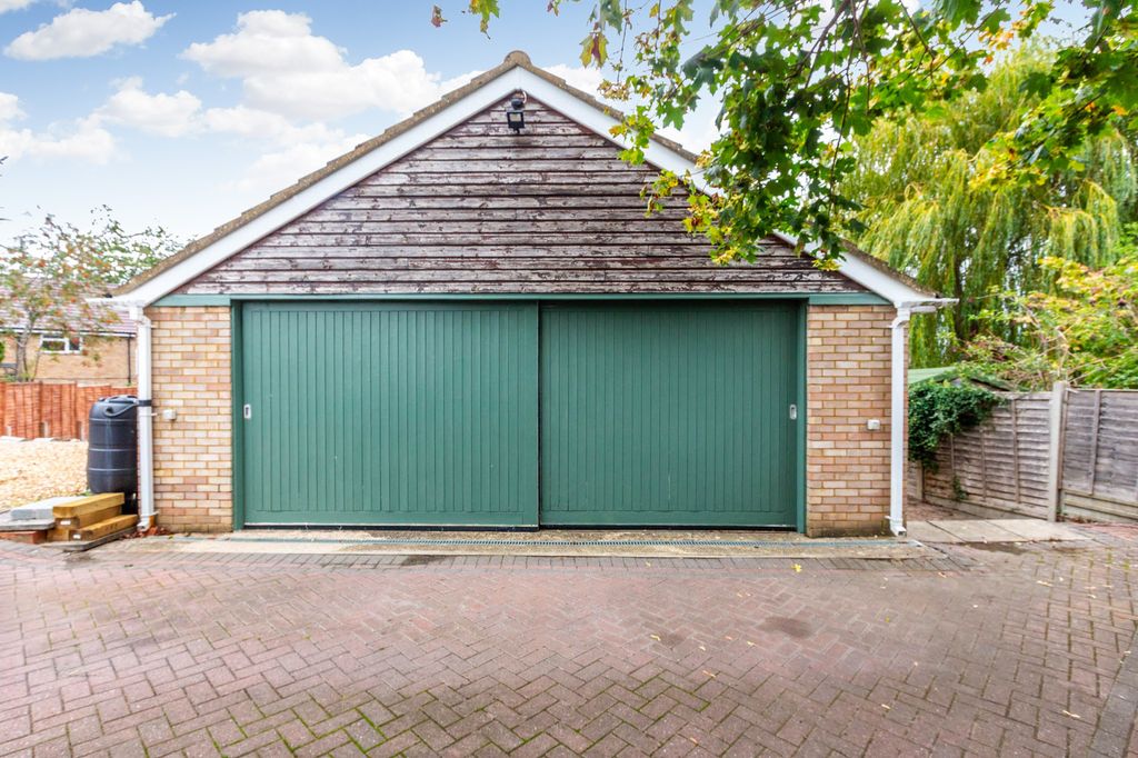 Property photo 2 of 23 Garage