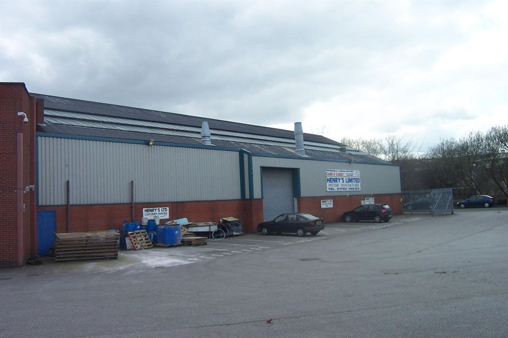 Property photo 3 of 8 Unit 9.Jpg