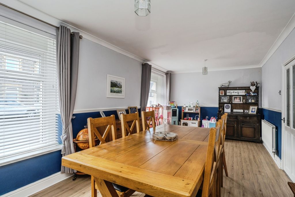 Property photo 3 of 22 Pbox-Img.Jpg