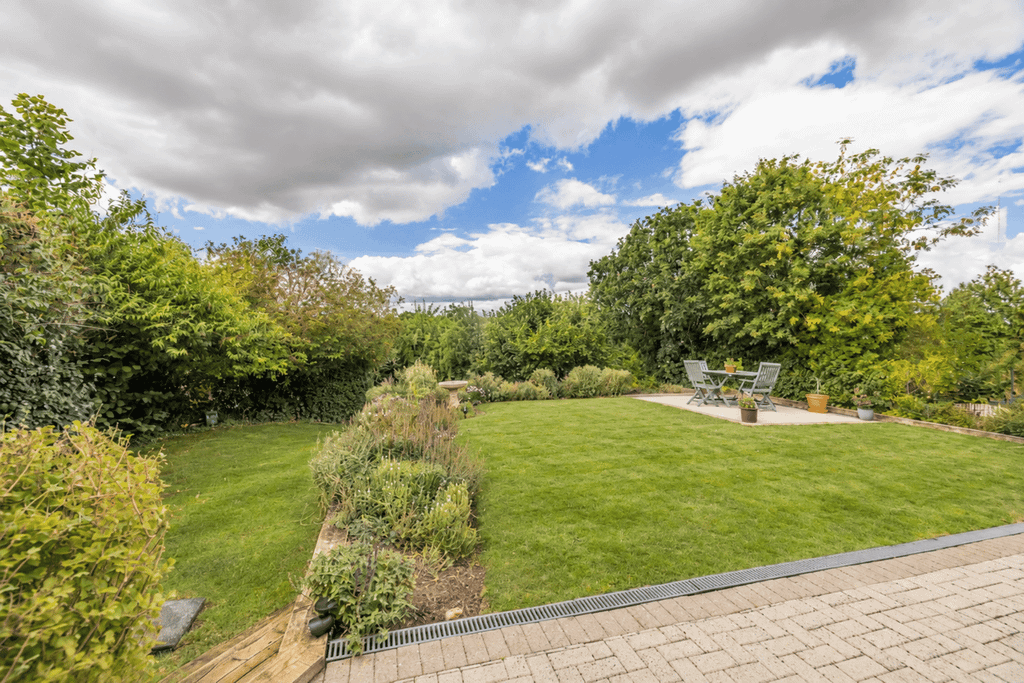 Property photo 1 of 33