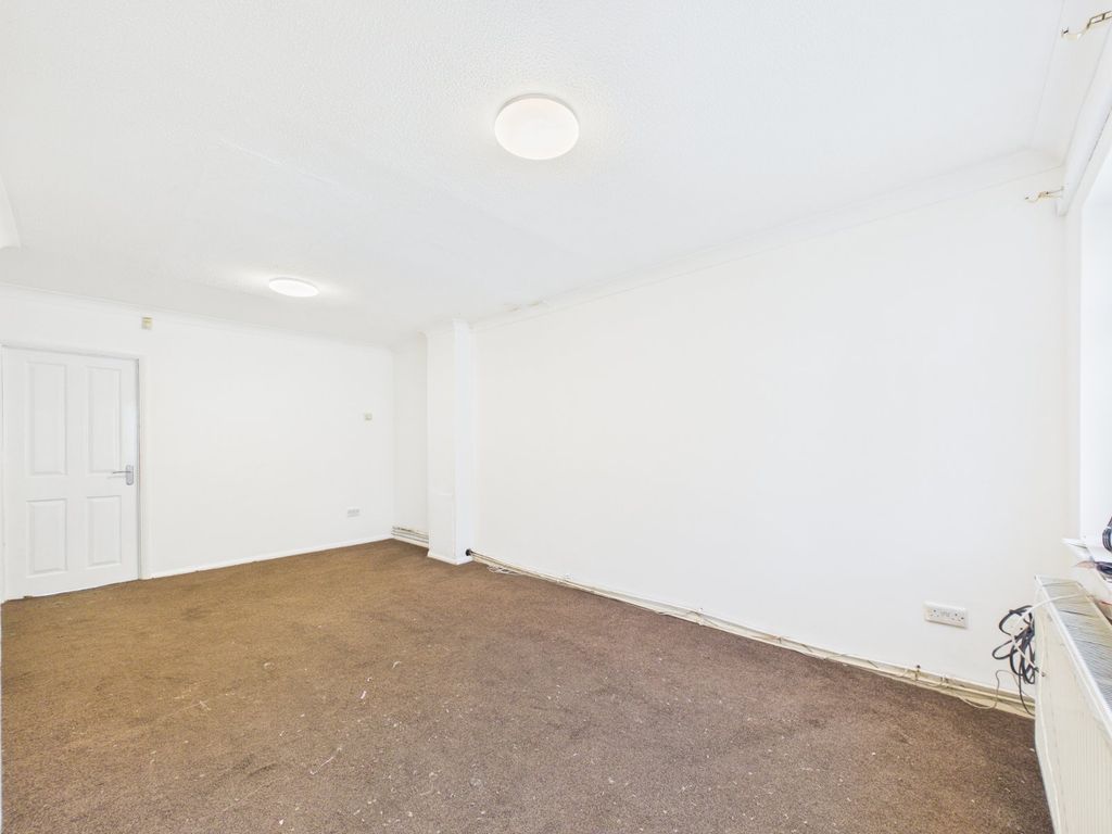Property photo 2 of 11 Lounge