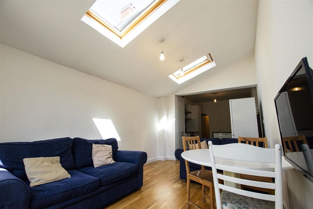 Property photo 3 of 19 Approach