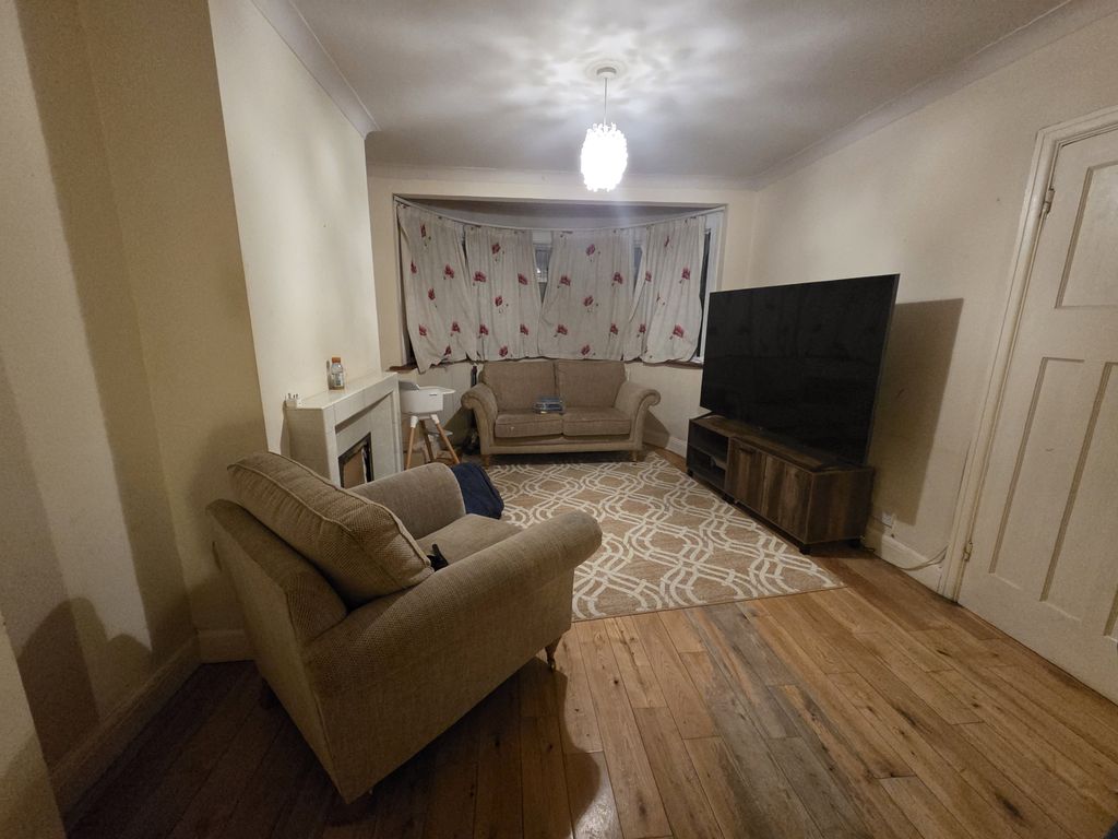 Property photo 2 of 8 Gallery