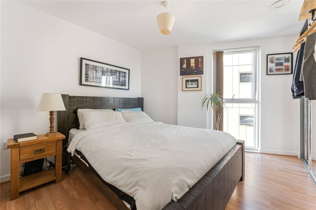 Property photo 3 of 16 Bedroom