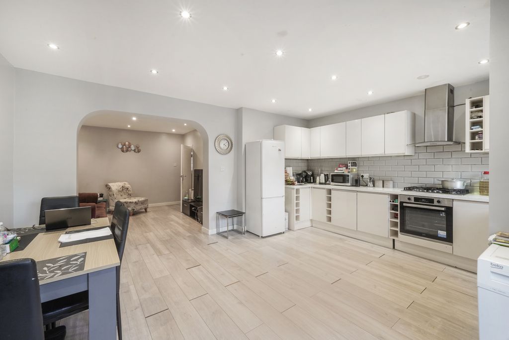 Property photo 1 of 15 5 Bed Terraced House For Sale