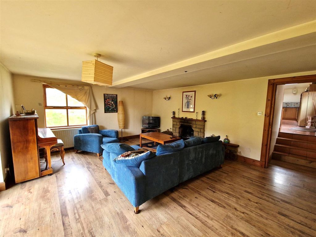 Property photo 3 of 18