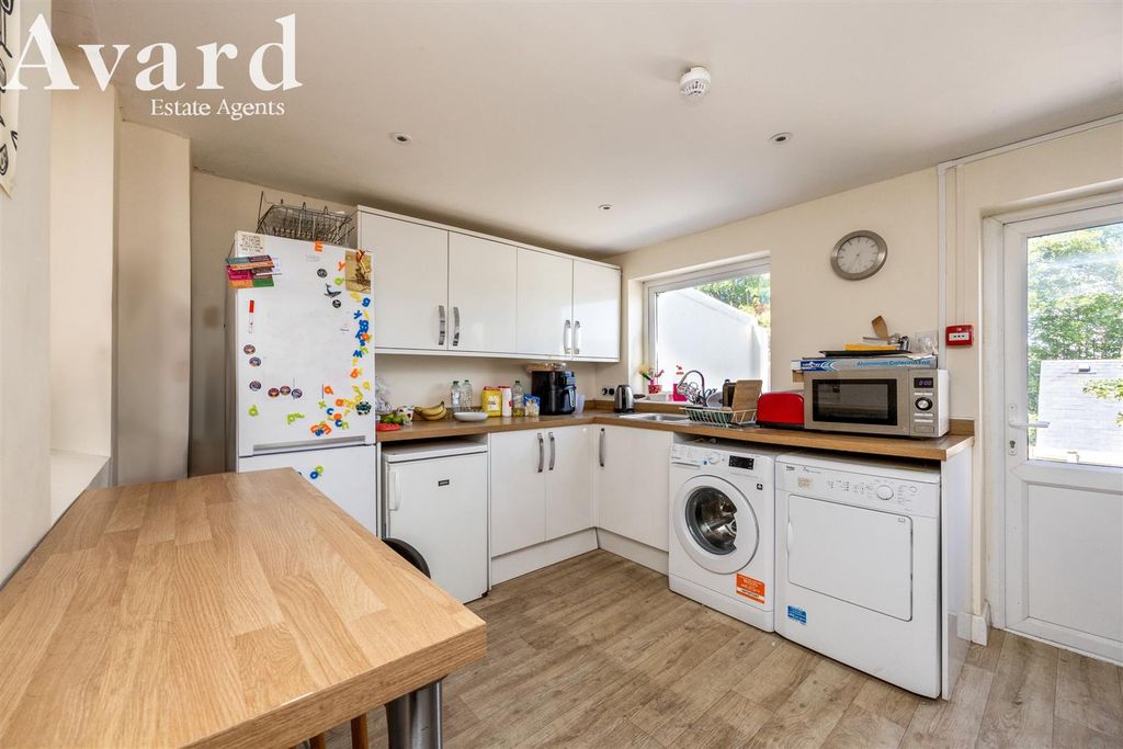 Property photo 3 of 19 Princes Road, 67-002.Jpg