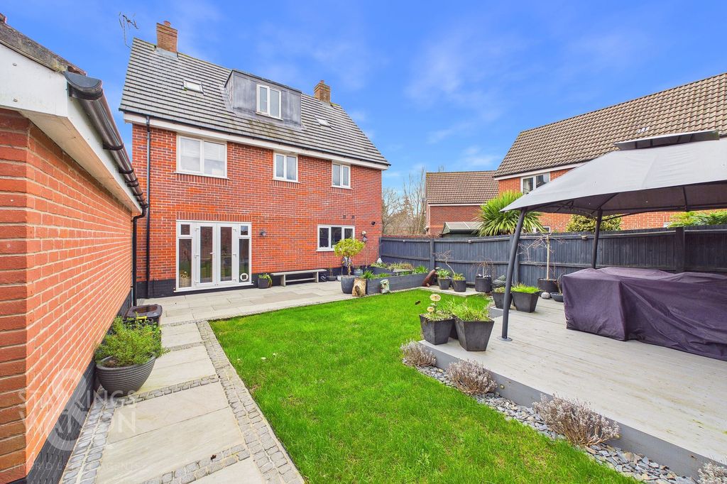 Property photo 1 of 28