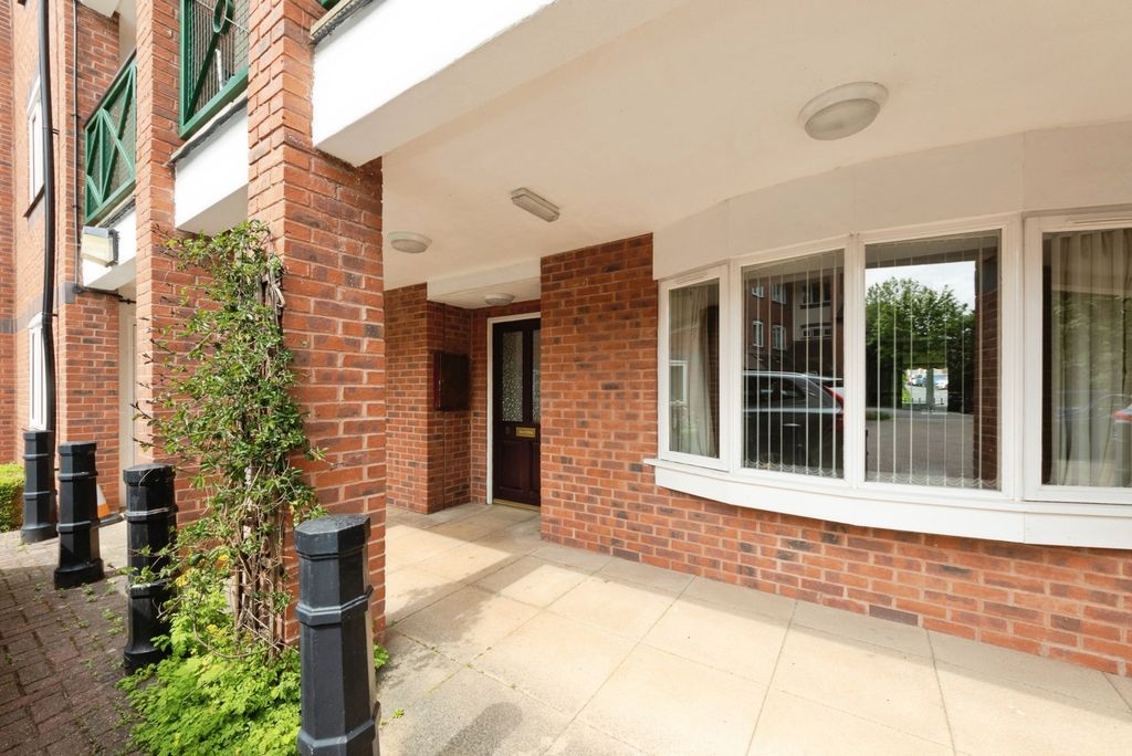 Property photo 2 of 16 Frontage