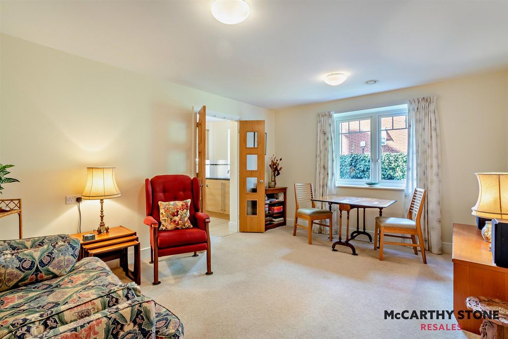 Property photo 2 of 27 8617618-Interior08-800.Jpg