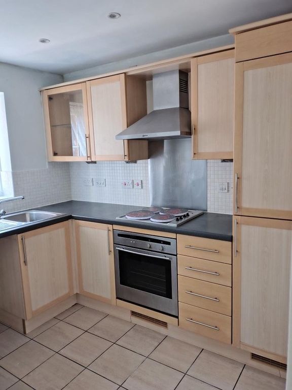 Property photo 1 of 6 Kitchen