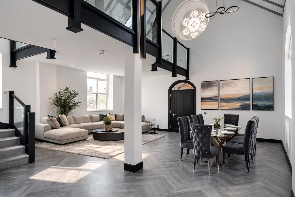 Property photo 3 of 31 Lounge/Kitchen/Dining Area