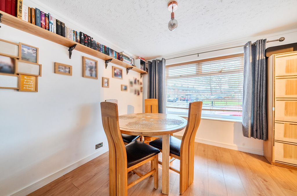 Property photo 3 of 18 1396222-11-695Fdc...