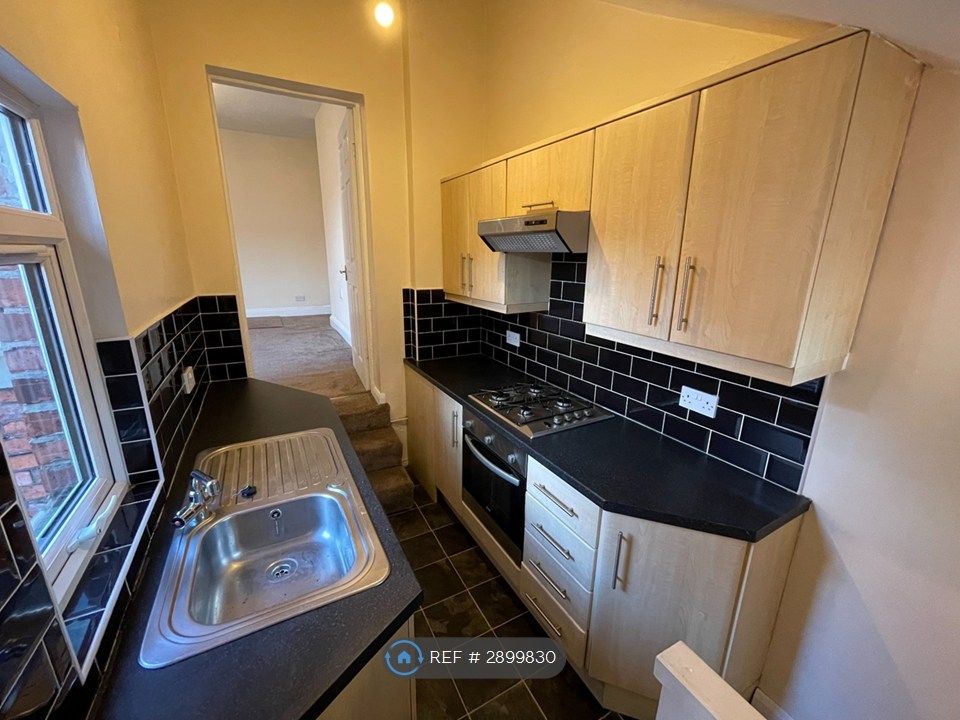 Property photo 1 of 8 Kitchen