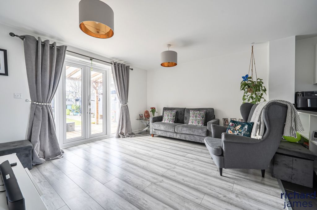 Property photo 2 of 18 A5B5d4852F8140Cfb59B21c4Ffbd3558