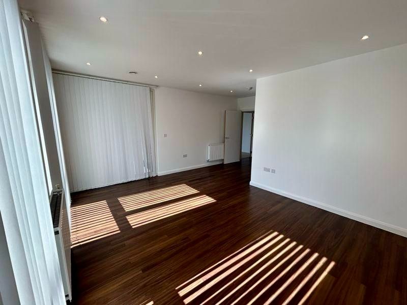 Property photo 3 of 14 Photo 11