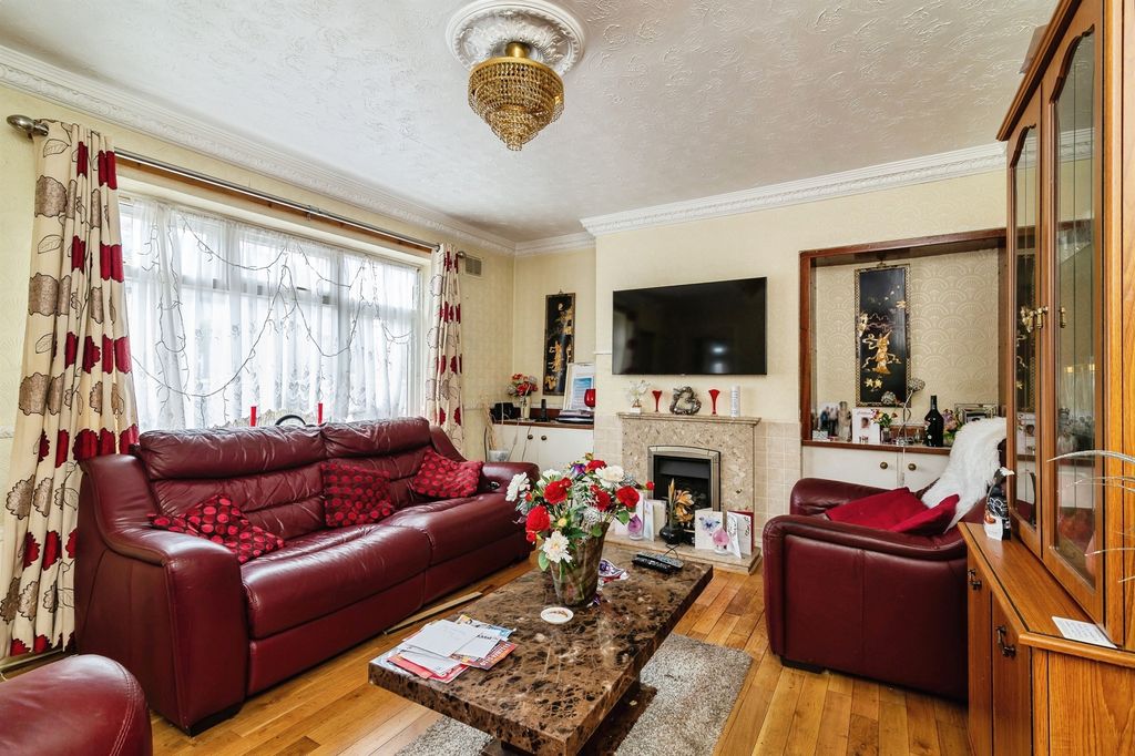 Property photo 3 of 17