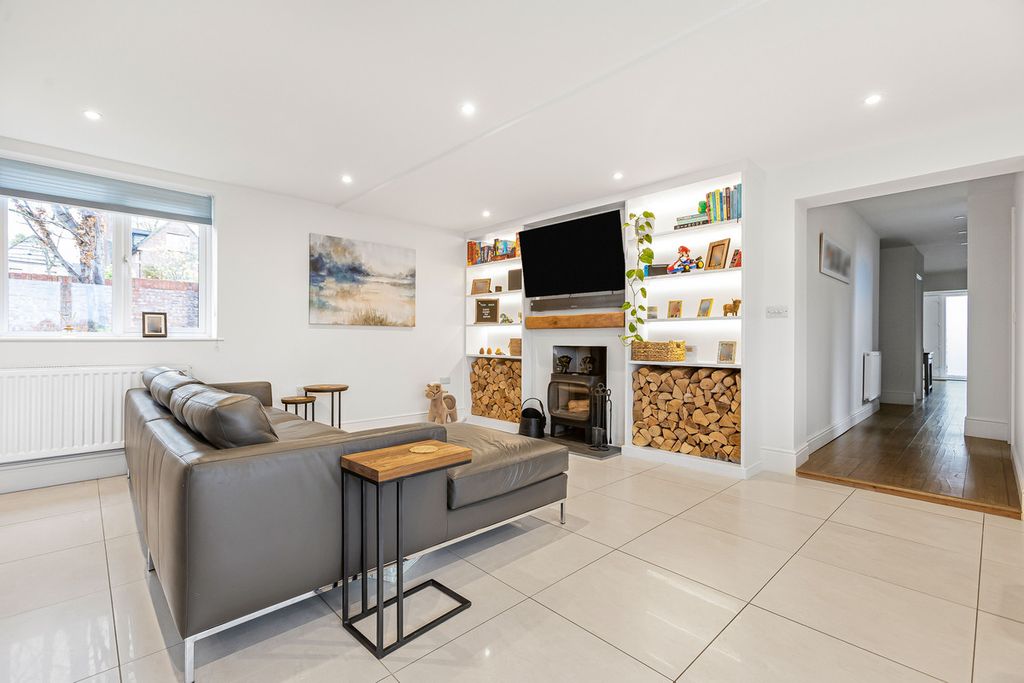 Property photo 3 of 41