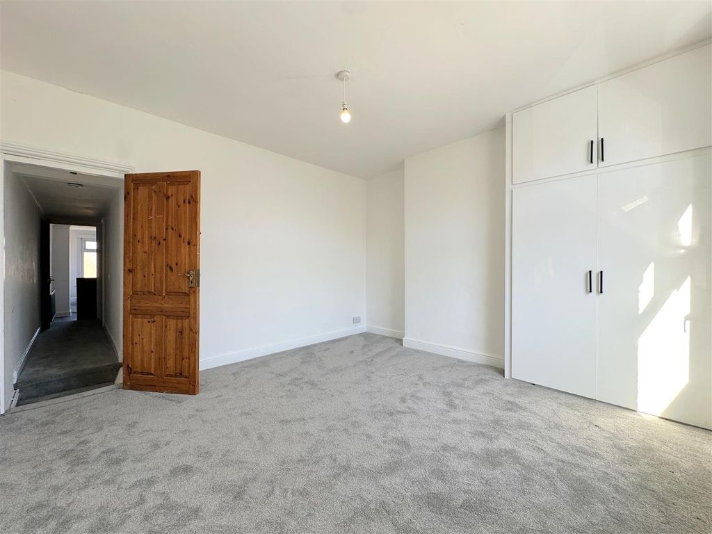 Property photo 3 of 7 Bedroom 1