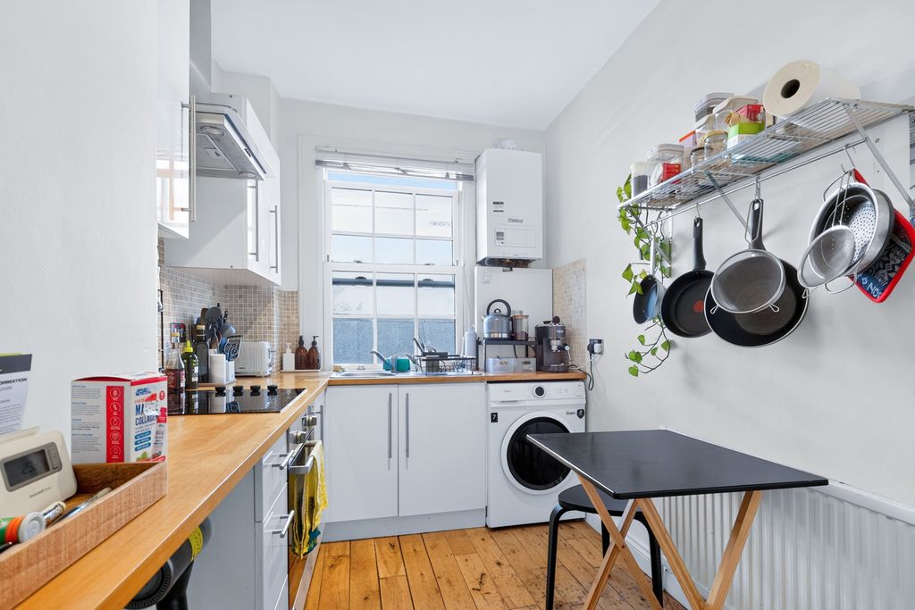 Property photo 2 of 12 Kitchen