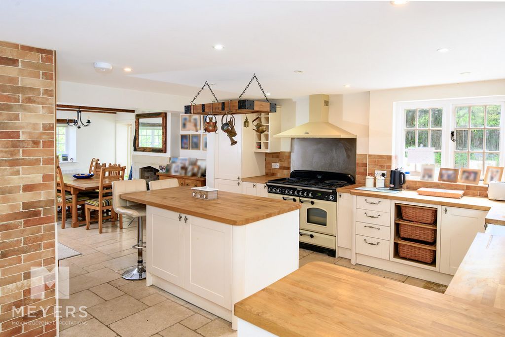 Property photo 3 of 32