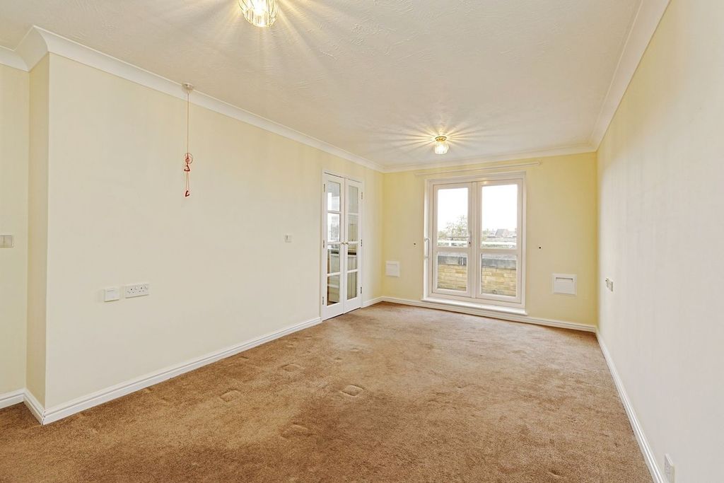 Property photo 3 of 14