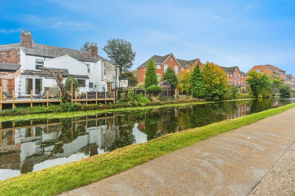 Property photo 2 of 16 Photo