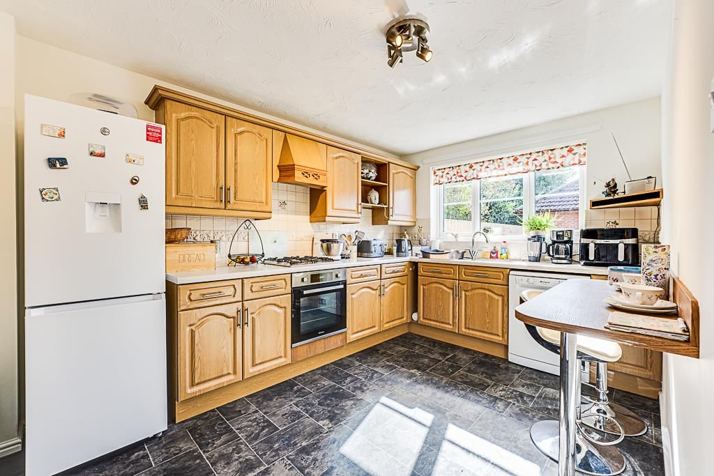 Property photo 2 of 19 15 Warwick Gardens, Thrapston-7.Jpg
