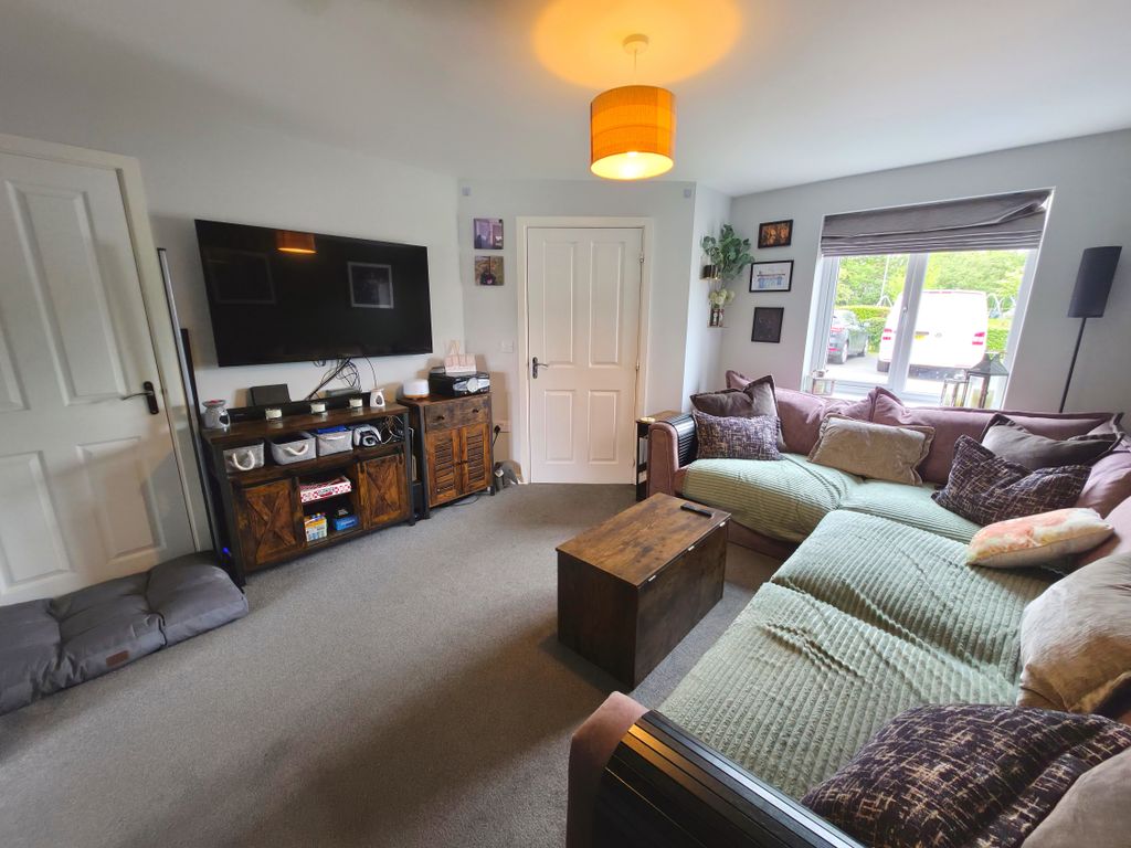 Property photo 3 of 32