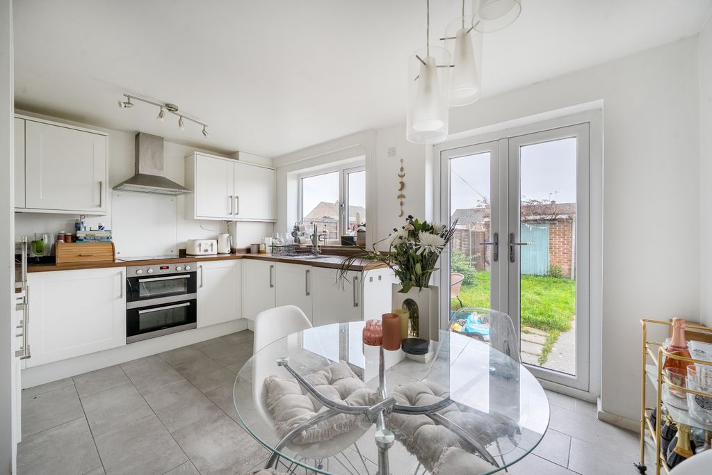 Property photo 2 of 17 Kitchen Dining Room