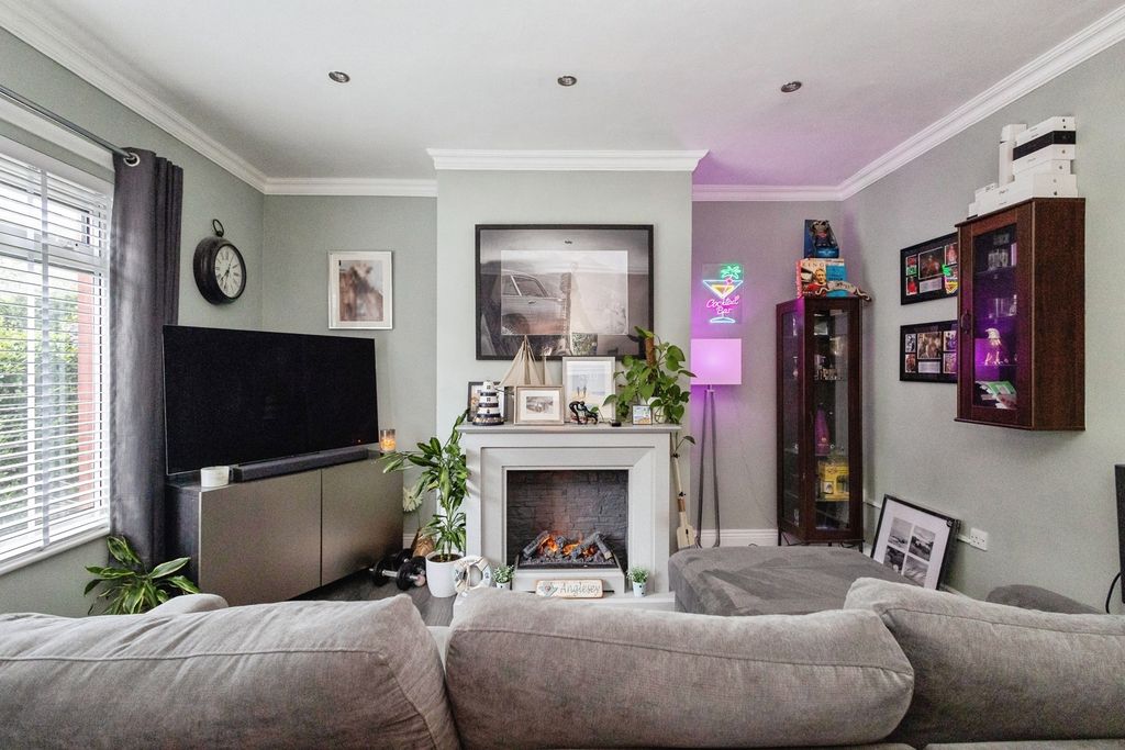 Property photo 3 of 16 Pbox-Img.Jpg