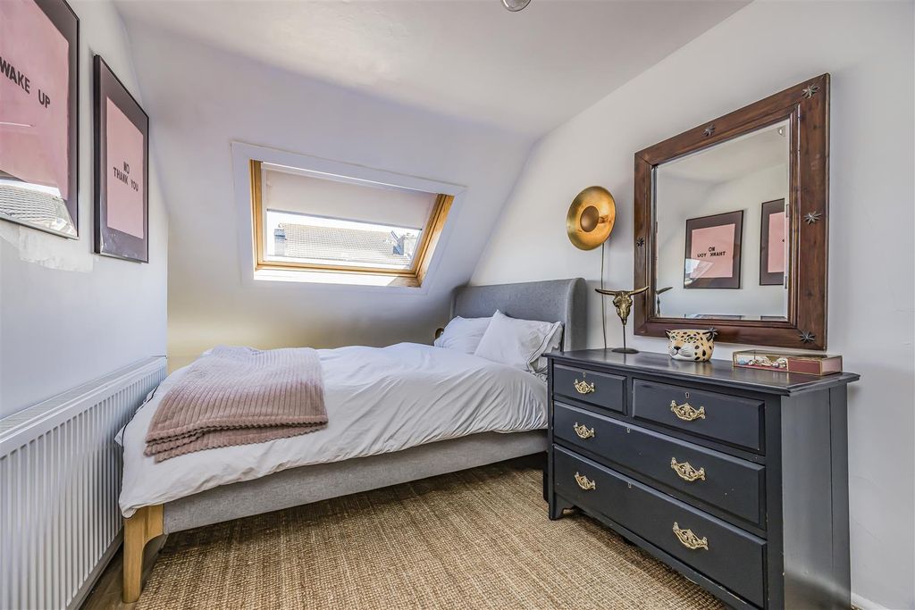 Property photo 2 of 13 Flat 4, 21 Shaftesbury Road, Southsea-Porticomarke