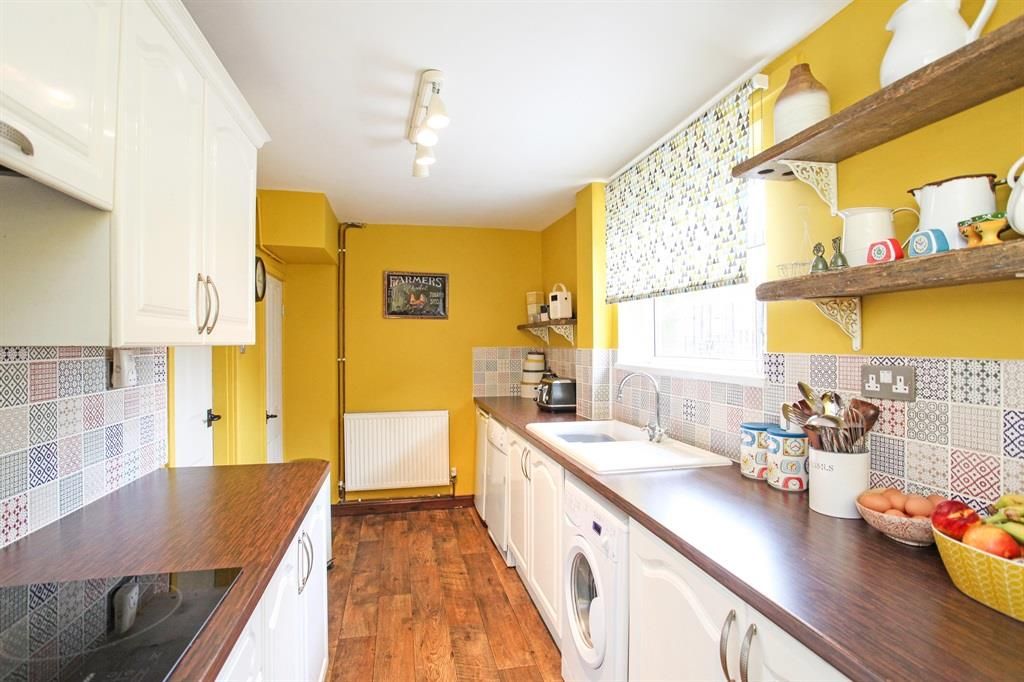 Property photo 3 of 8 Kitchen
