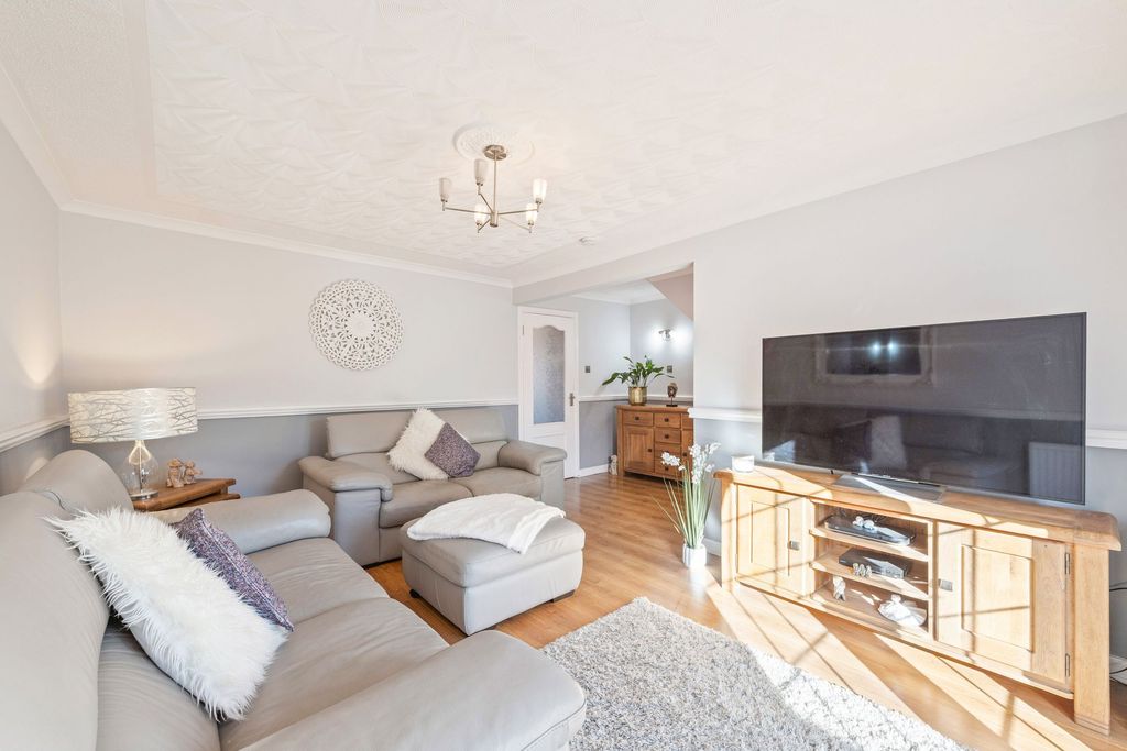 Property photo 2 of 29 Lounge