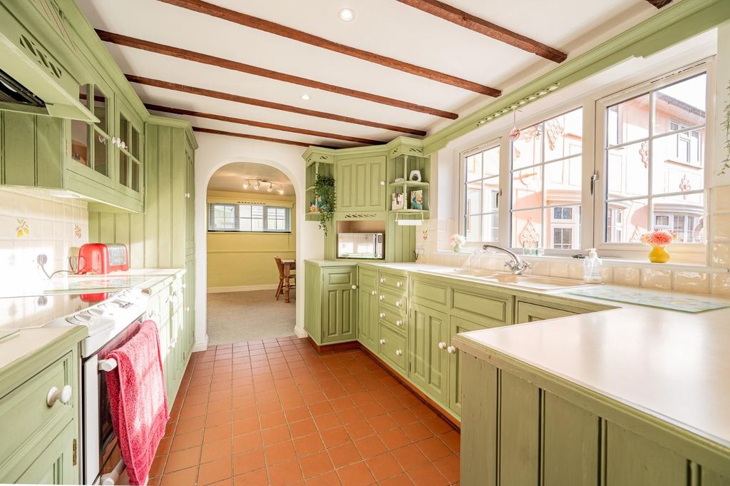 Property photo 3 of 20 Kitchen