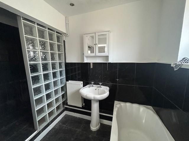 Property photo 3 of 13 Bathroom