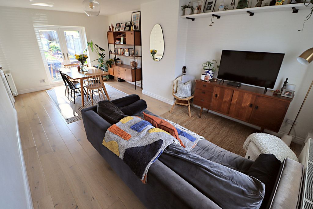 Property photo 2 of 20