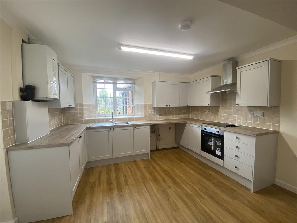 Property photo 2 of 12 Kitchen