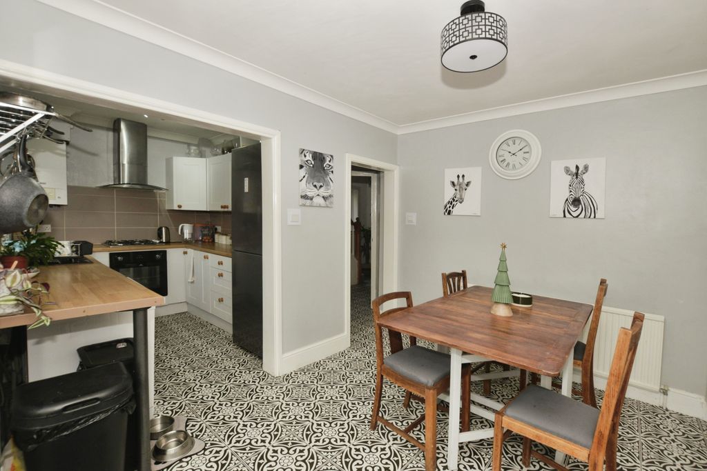 Property photo 2 of 18 Dining Area