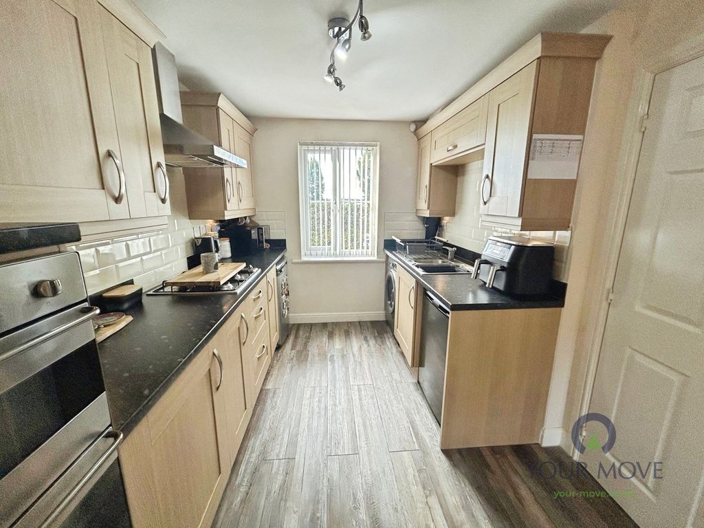Property photo 2 of 19 Kitchen