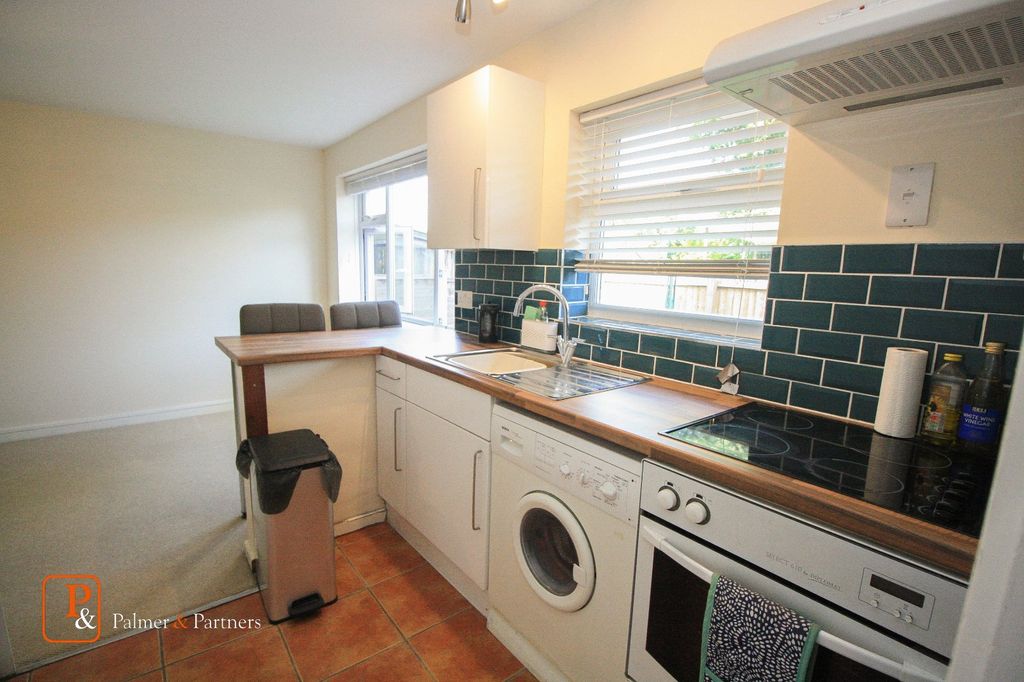 Property photo 2 of 8 Kitchen