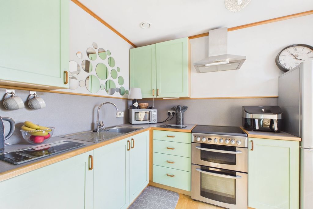 Property photo 3 of 20 Ewemove Spalding - Bicker - Kitchen