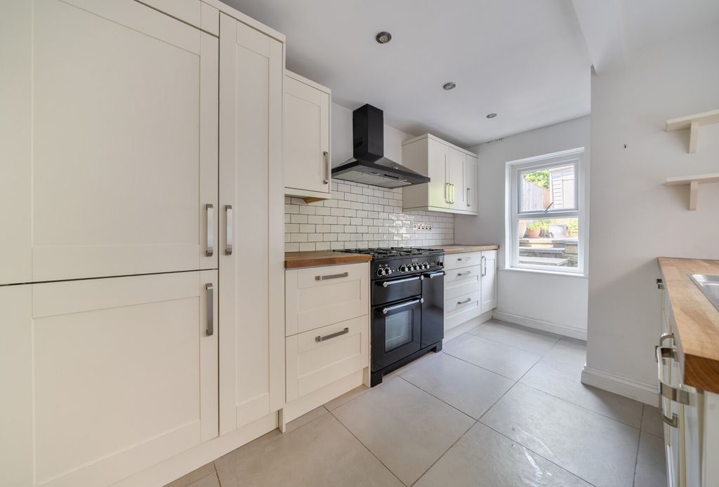 Property photo 3 of 14 Kitchen