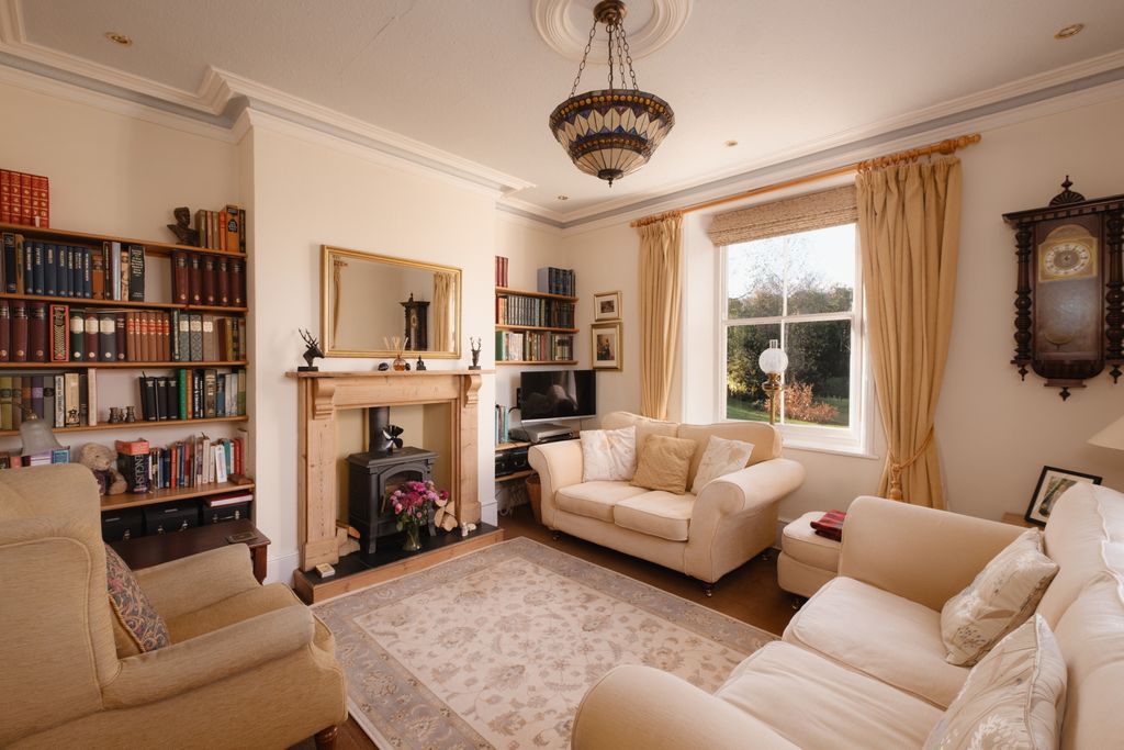 Property photo 2 of 35 Picture No. 40