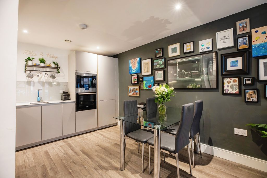 Property photo 2 of 14 Kitchen