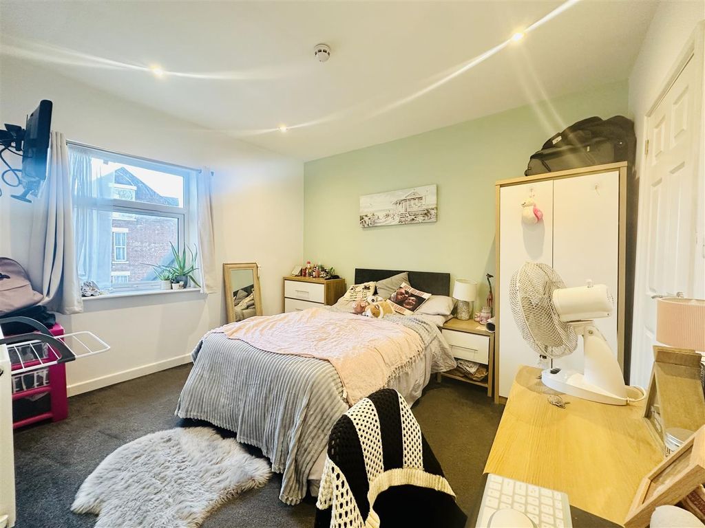 Property photo 1 of 10 Bedroom 1