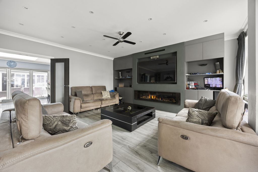 Property photo 3 of 22